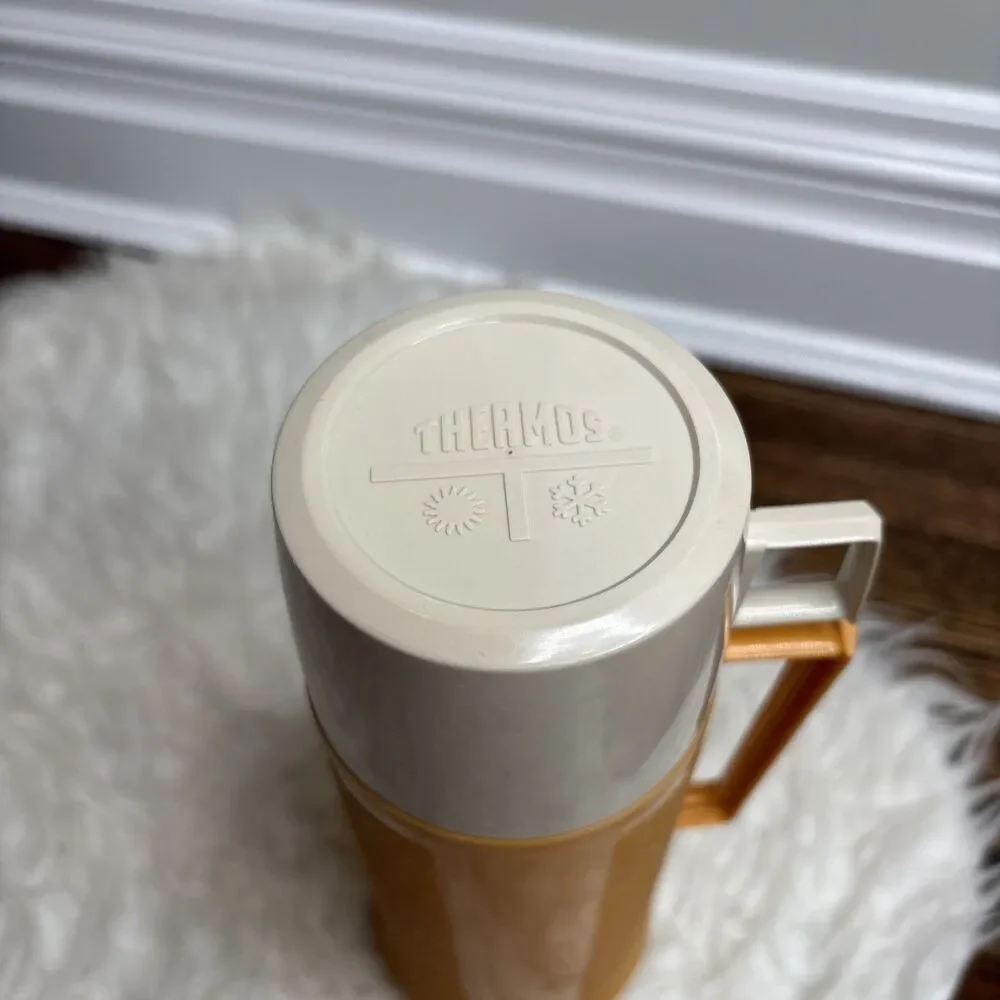 Vintage Thermos King Seeley Vacuum Bottle Harvest Gold / Beige Holds 16 oz CLEAN